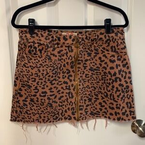 Leopard Front Zip Raw‎ Hem Mini Skirt